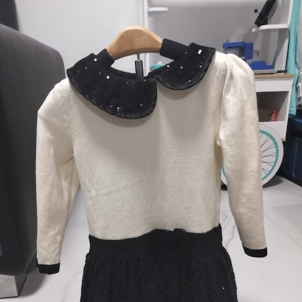 Selling a preowned Heirloom by Polly Flinders Size 2T